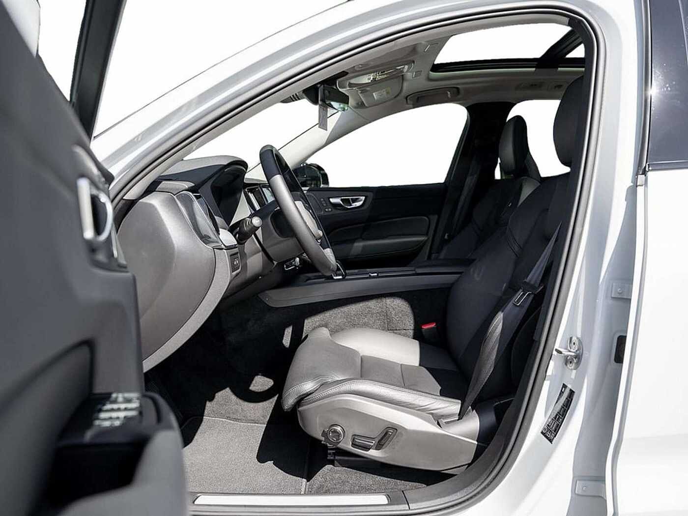 Volvo  T6 Plus Dark Recharge AWD GJR PANO 360°