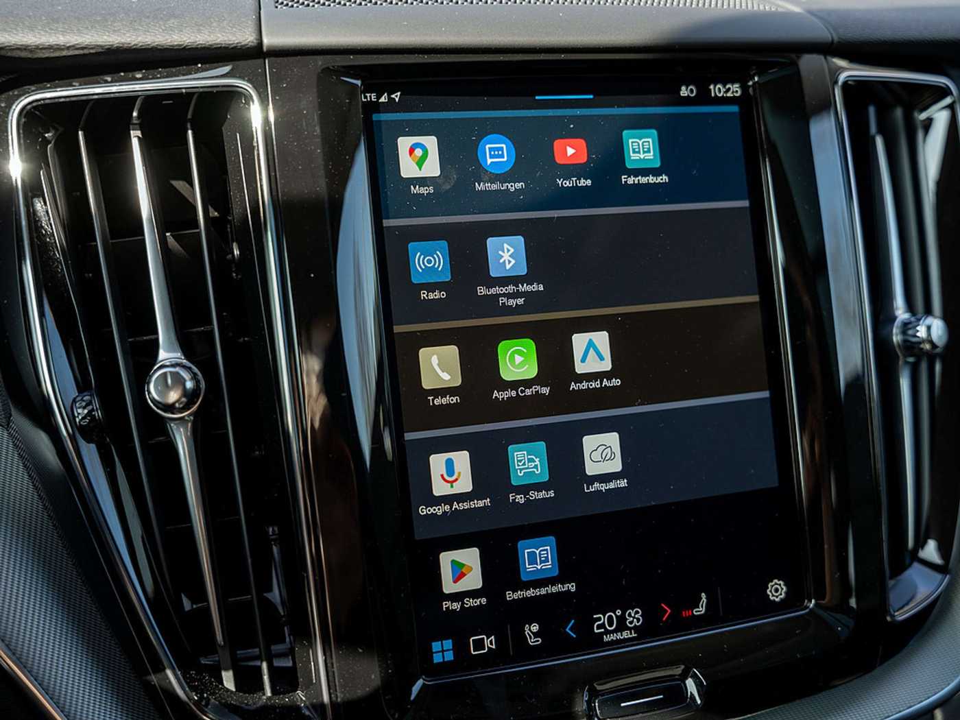 Volvo  T6 Plus Dark Recharge WD GJR PANO 360°