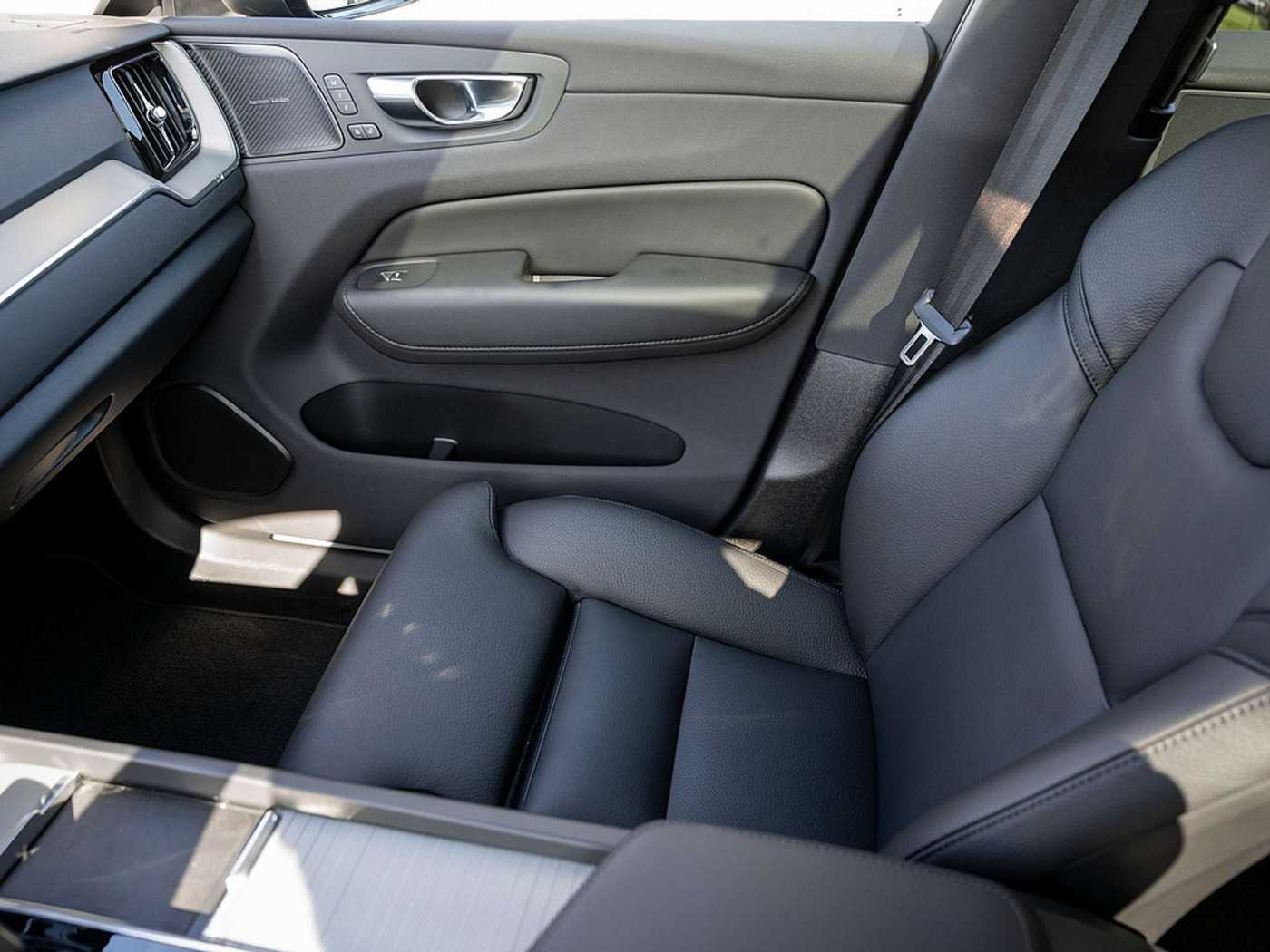 Volvo  T6 Plus Dark Recharge WD GJR PANO 360°