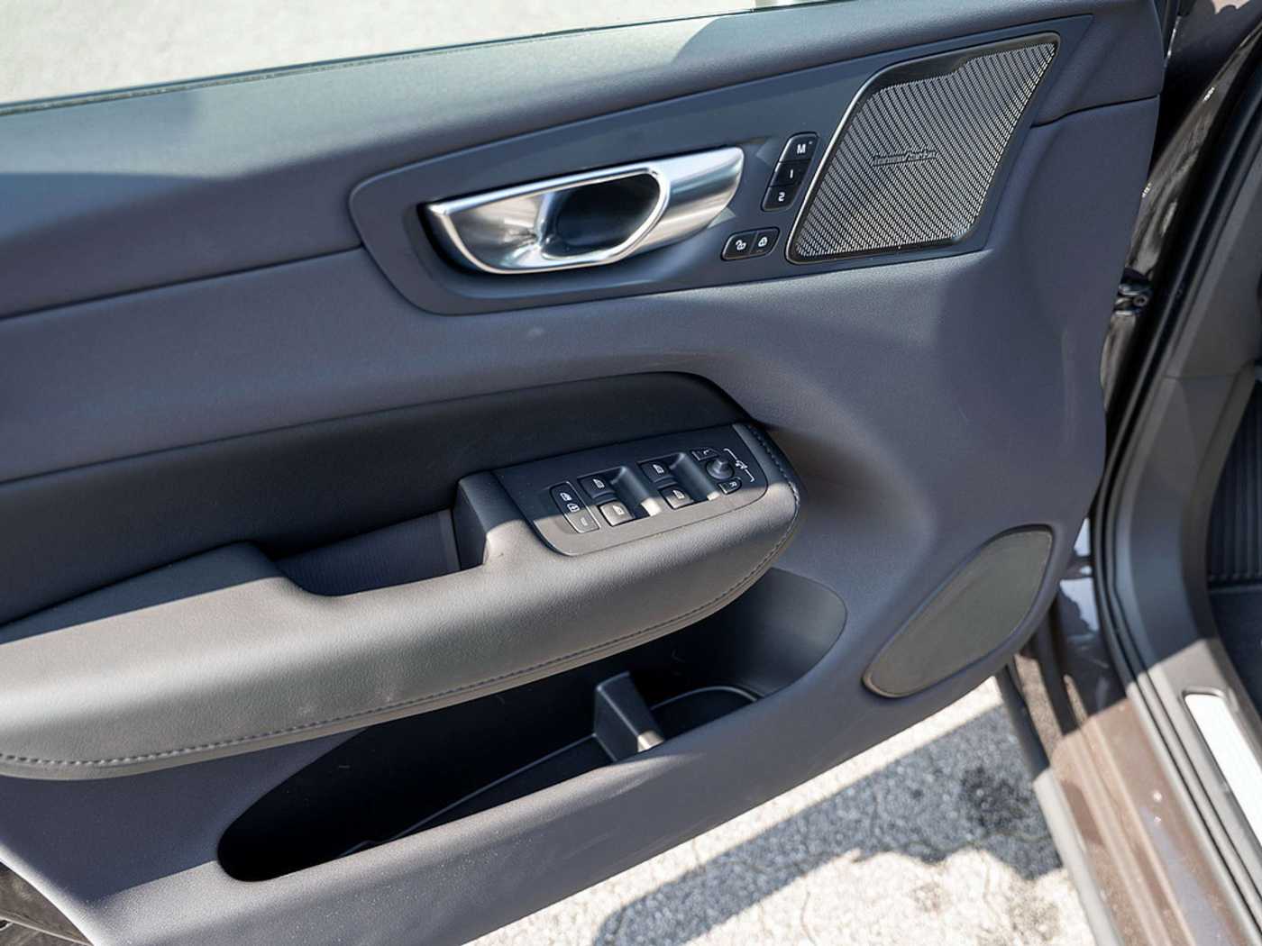 Volvo  T6 Plus Dark Recharge WD GJR PANO 360°