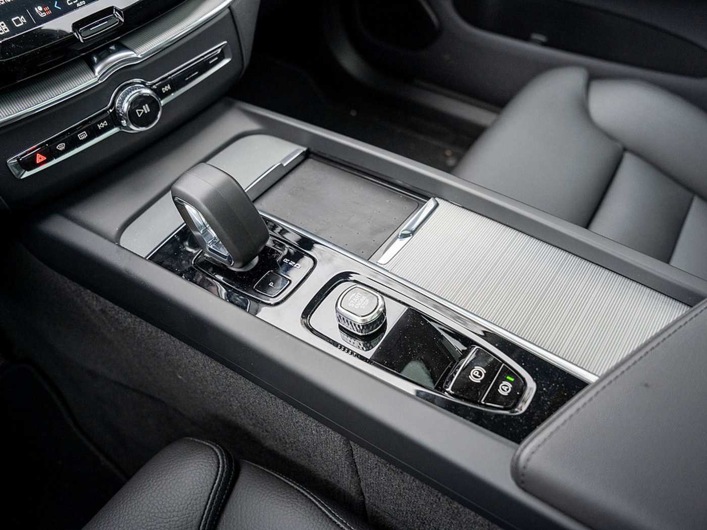 Volvo  T6 Plus Dark Recharge AWD GJR PANO 360°
