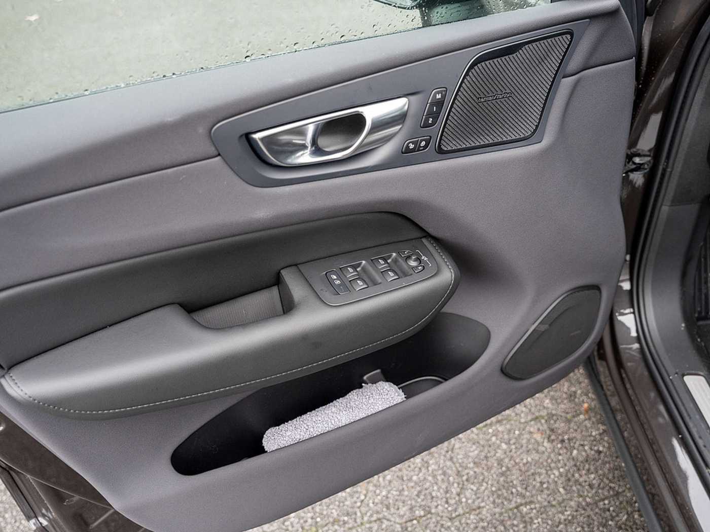 Volvo  T6 Plus Dark Recharge AWD GJR PANO 360°