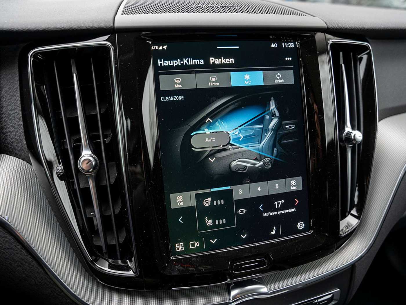 Volvo  T6 Plus Dark Recharge AWD GJR PANO 360°