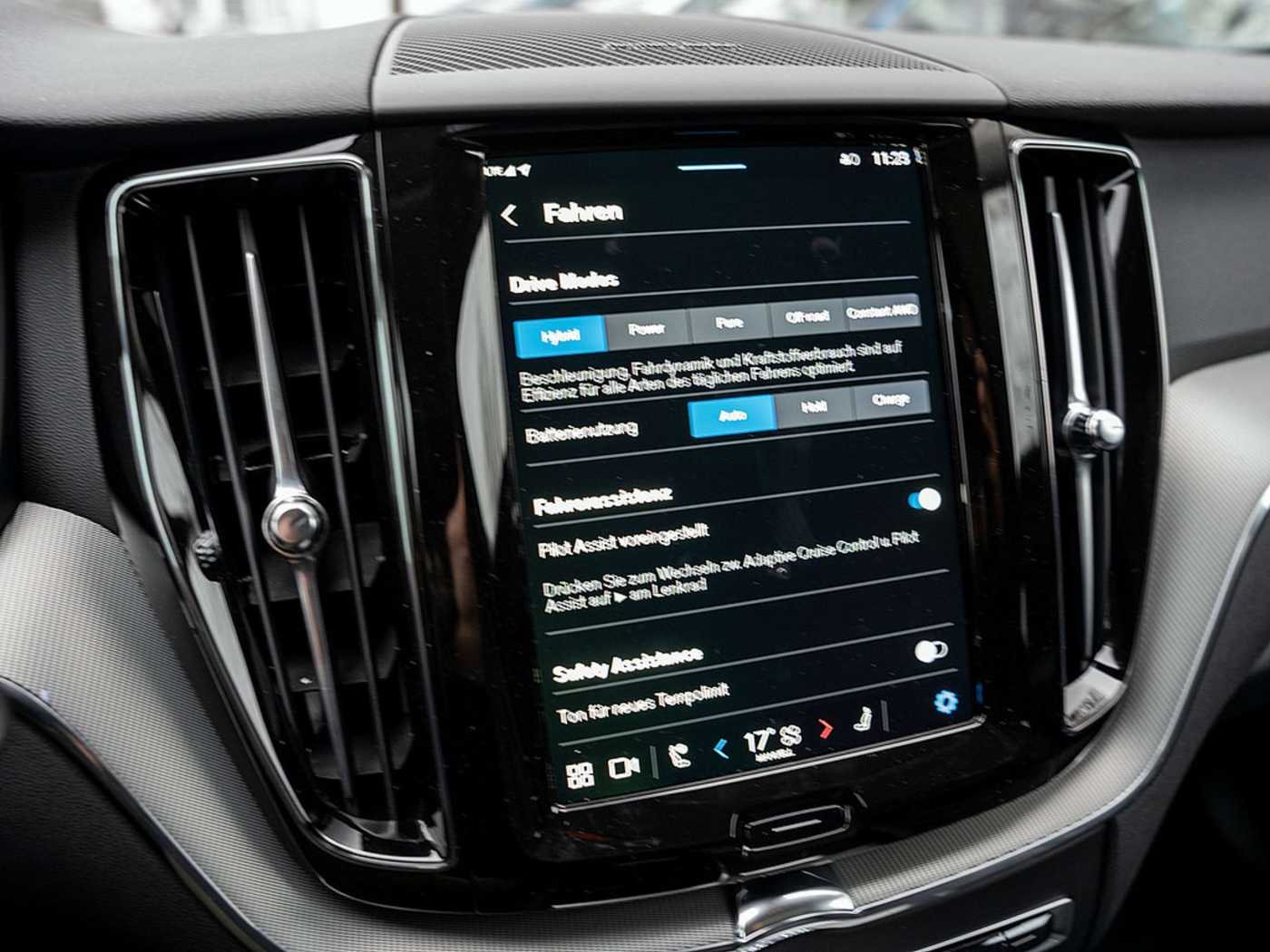 Volvo  T6 Plus Dark Recharge AWD GJR PANO 360°
