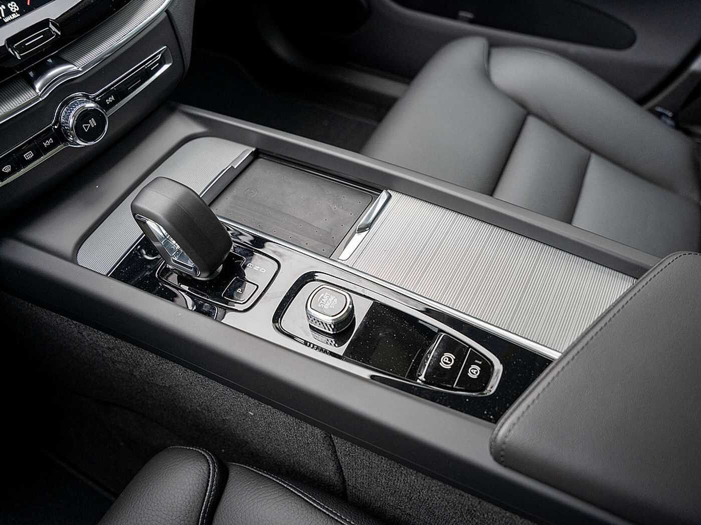 Volvo  T6 Plus Dark Recharge AWD GJR PANO 360°