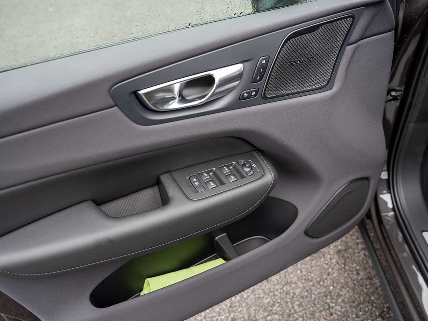 Volvo  T6 Plus Dark Recharge AWD GJR PANO 360°