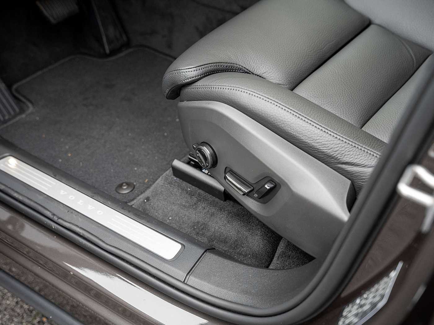 Volvo  T6 Plus Dark Recharge AWD GJR PANO 360°