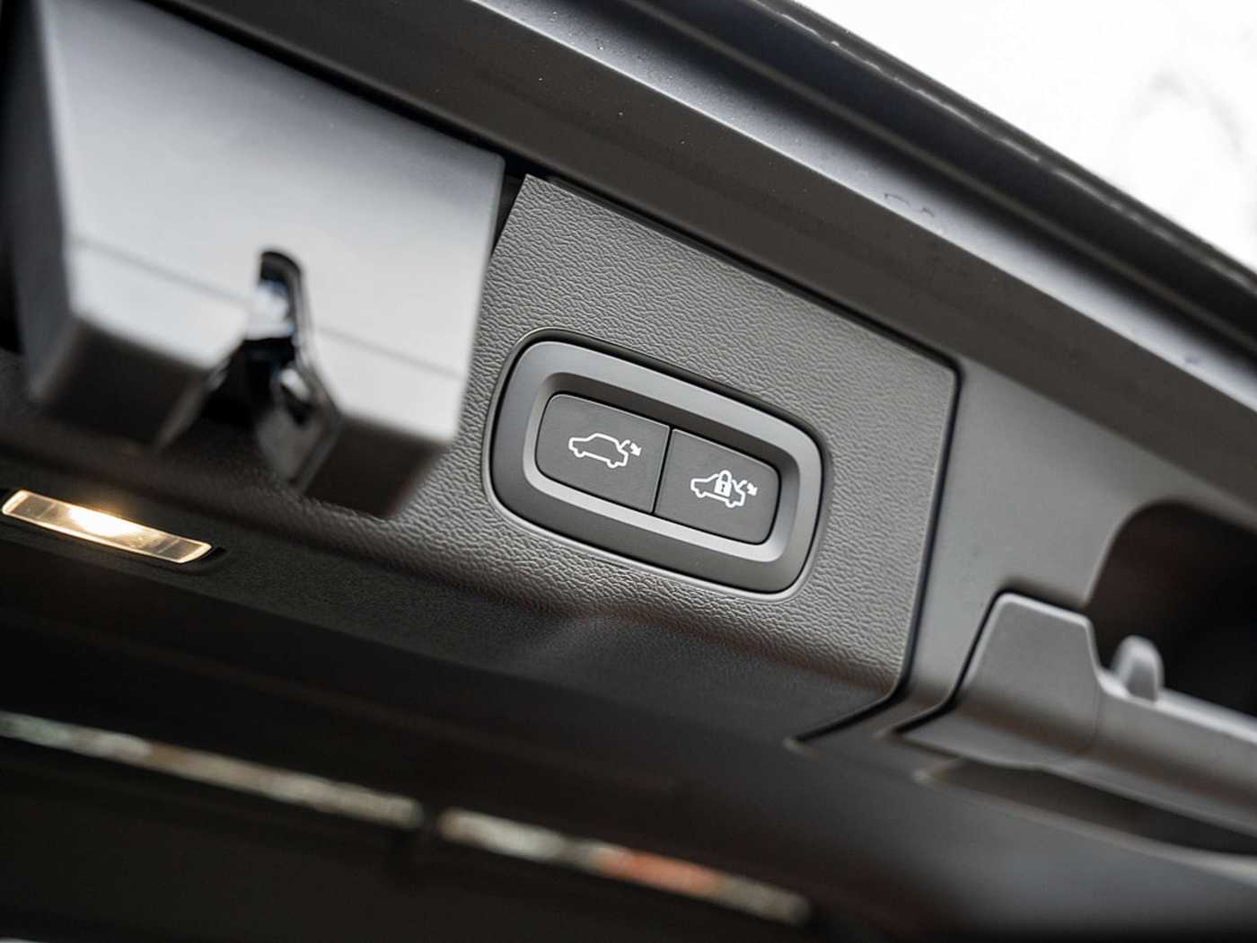 Volvo  T6 Plus Dark Recharge AWD GJR PANO 360°