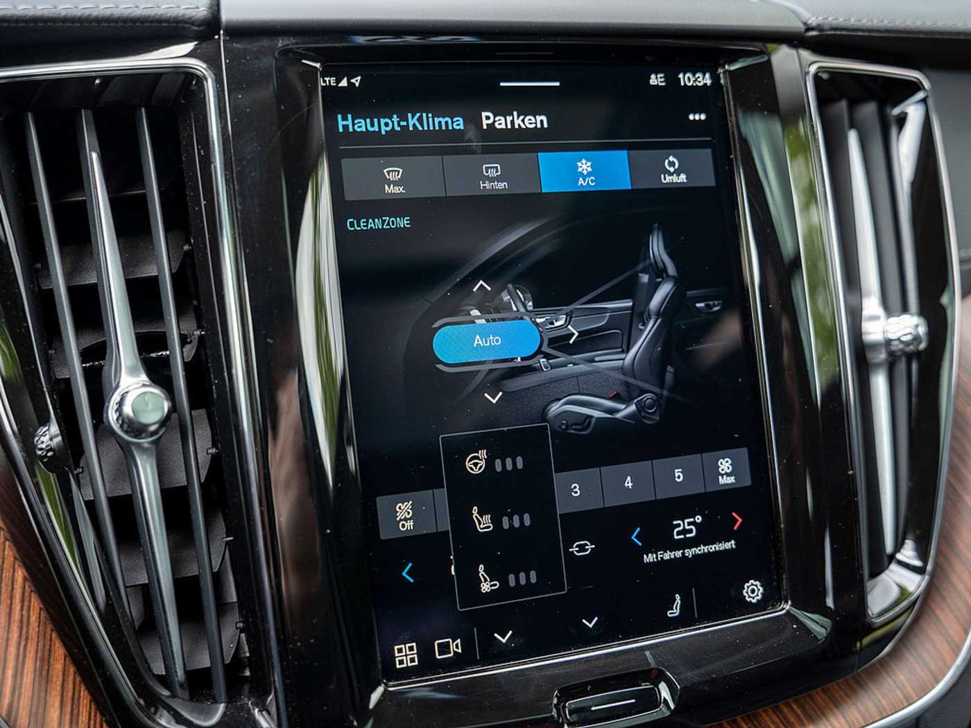 Volvo  T8 Ultra Dark Recharge Plug-In Hybrid AWD