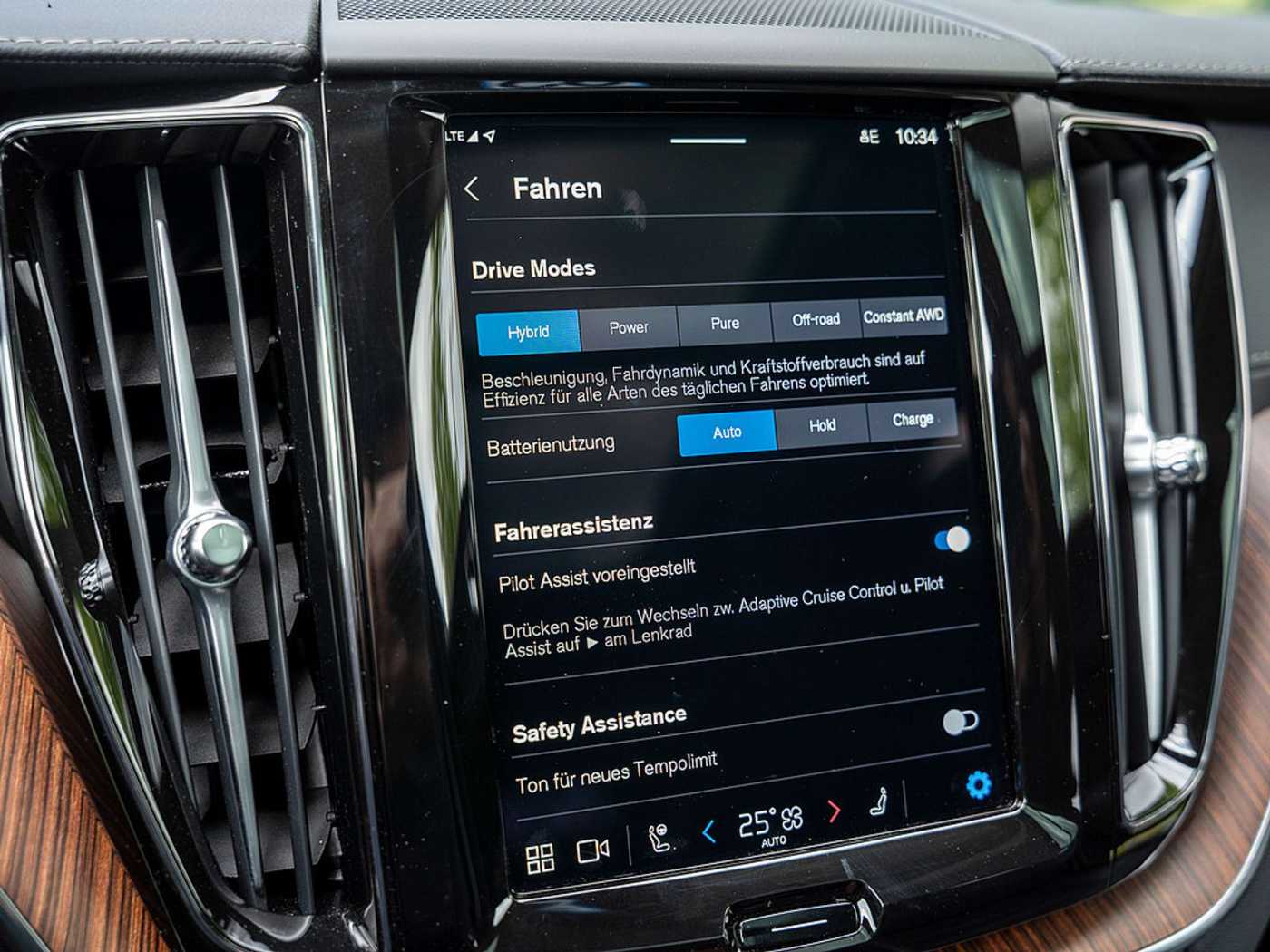 Volvo  T8 Ultra Dark Recharge Plug-In Hybrid AWD