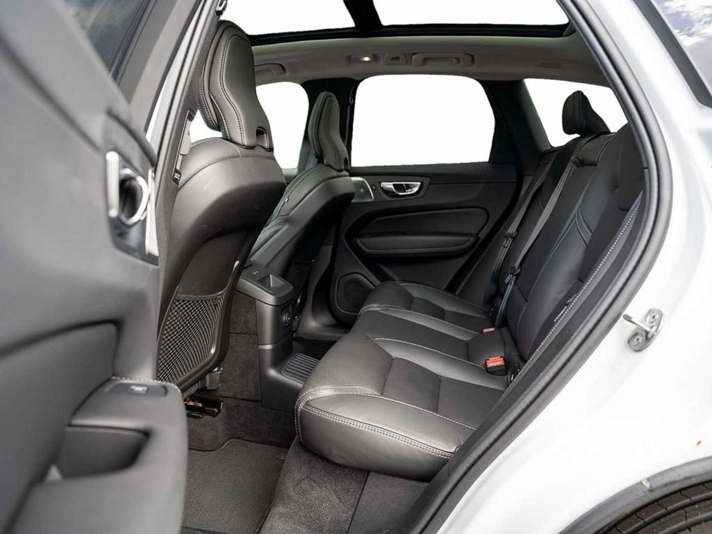 Volvo  T8 Ultra Dark Recharge Plug-In Hybrid AWD