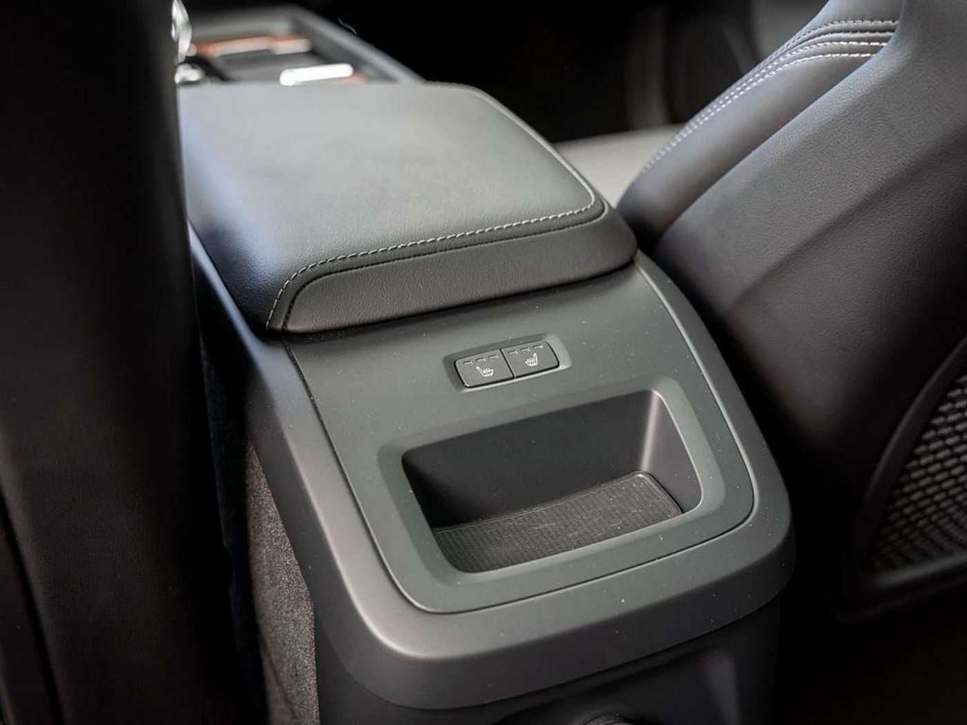 Volvo  T8 Ultra Dark Recharge Plug-In Hybrid AWD