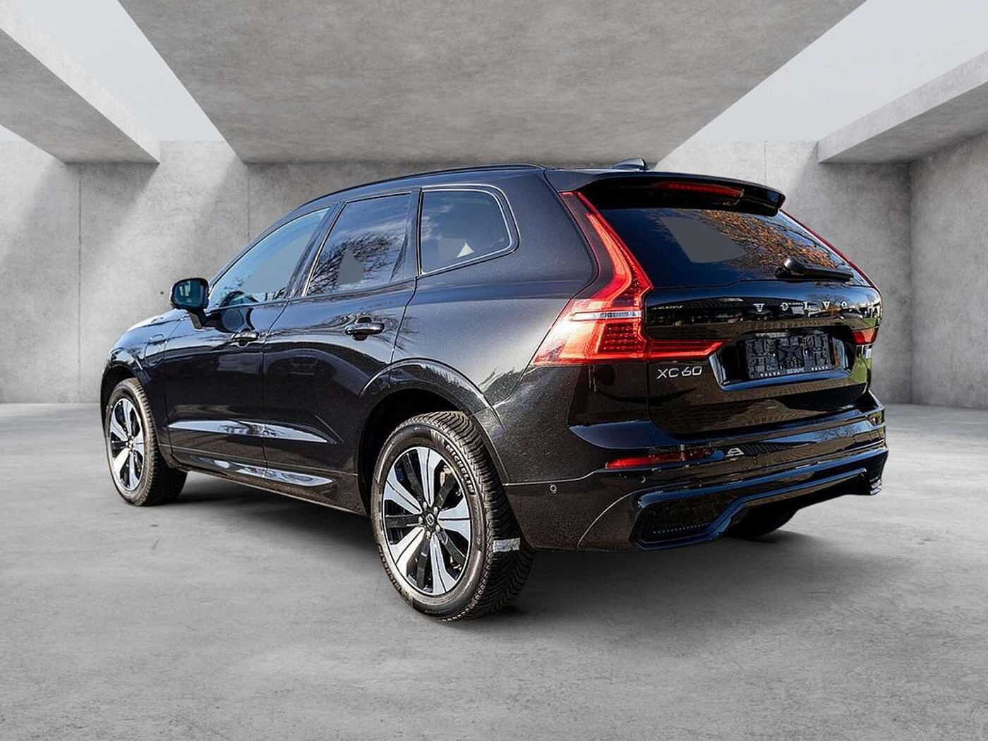 Volvo  T6 Plus Dark Recharge Plug-In Hybrid AWD