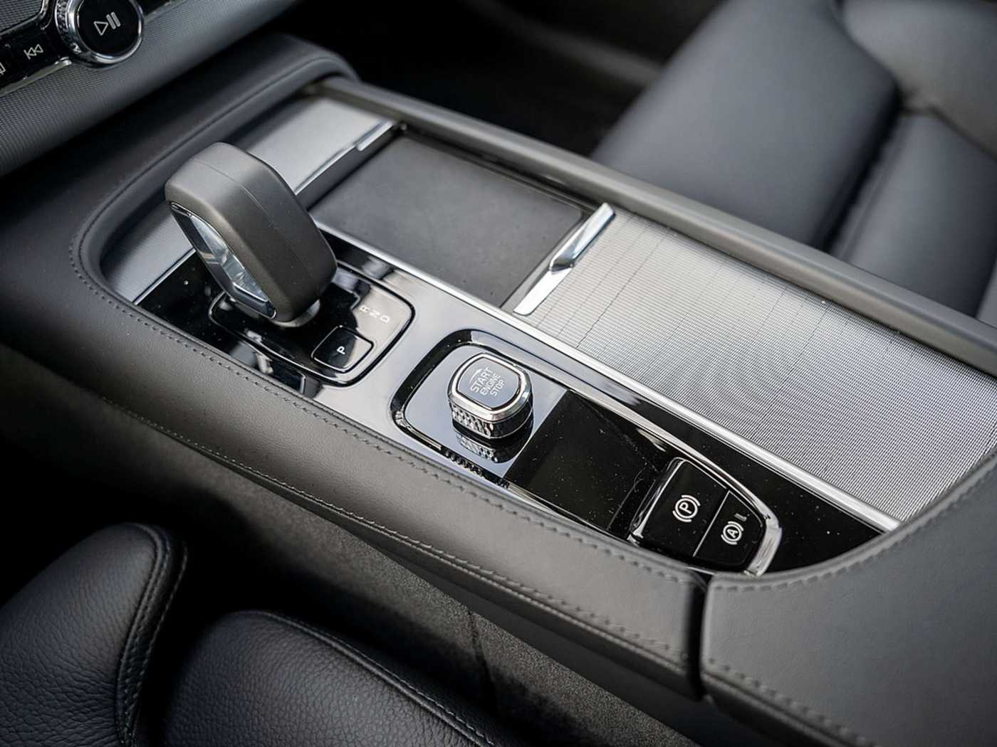 Volvo  T8 Ultra Bright Recharge 360° 7-SITZER