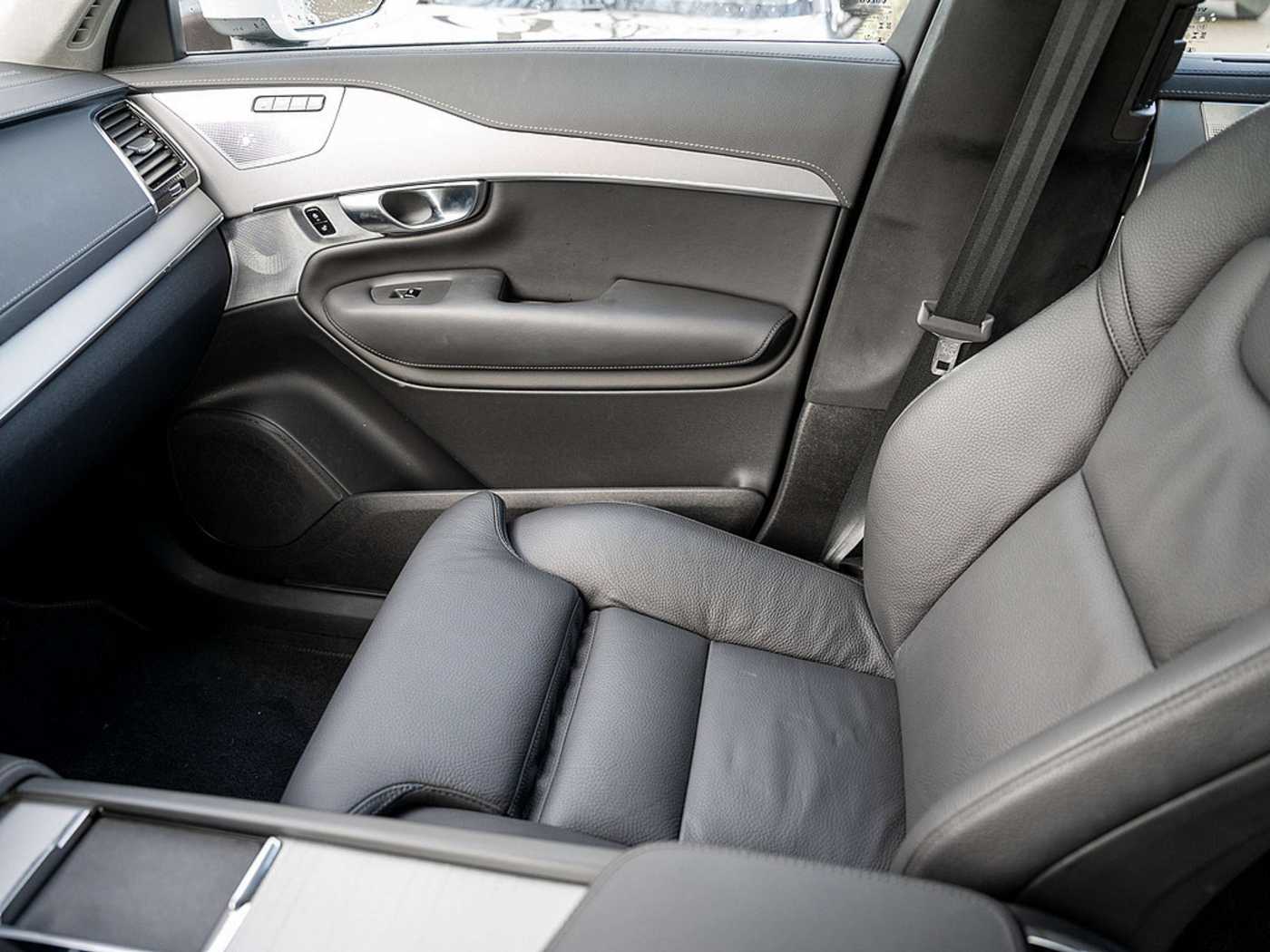Volvo  T8 Ultra Bright Recharge 360° 7-SITZER