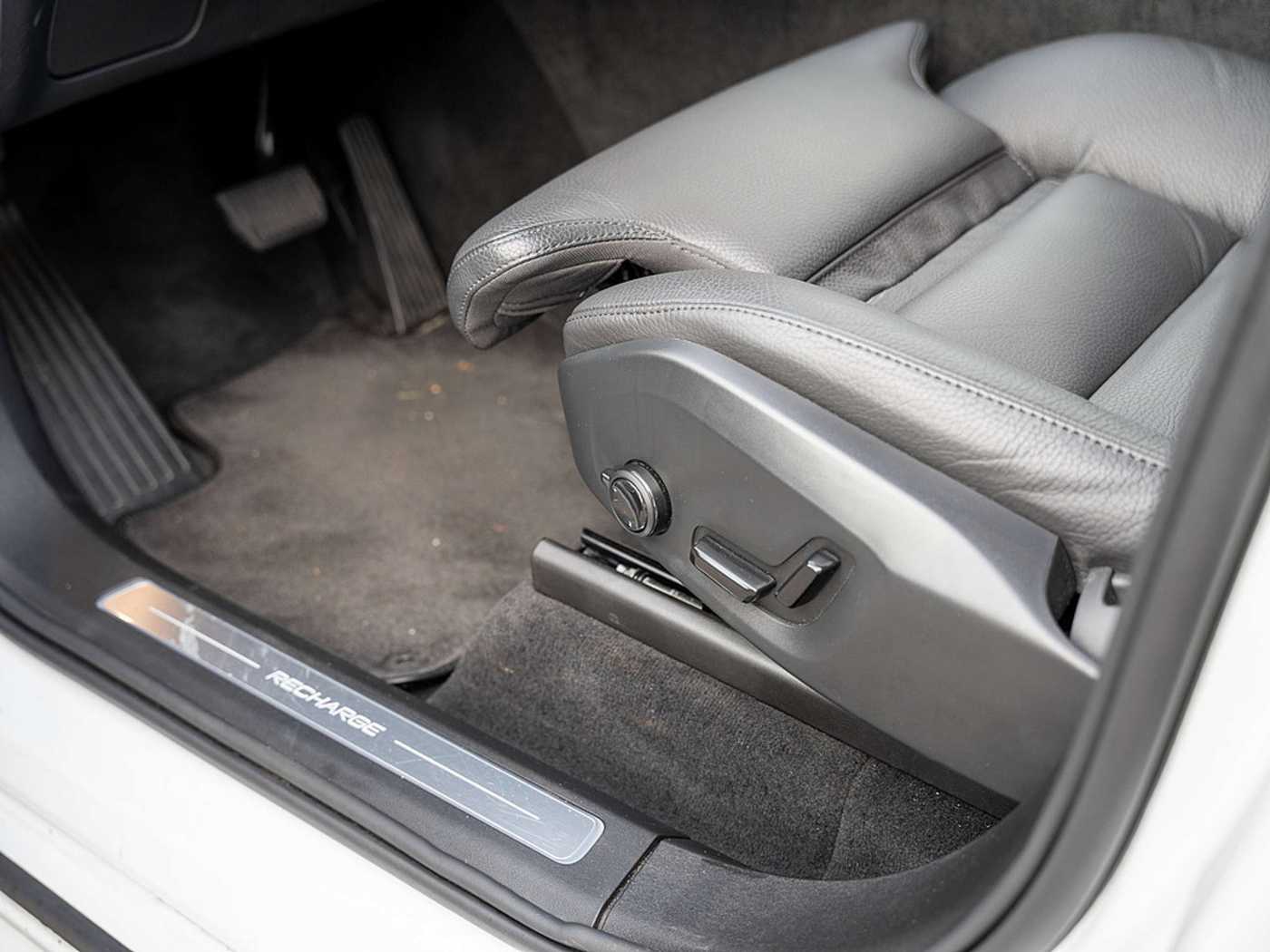 Volvo  T8 Ultra Bright Recharge 360° 7-SITZER