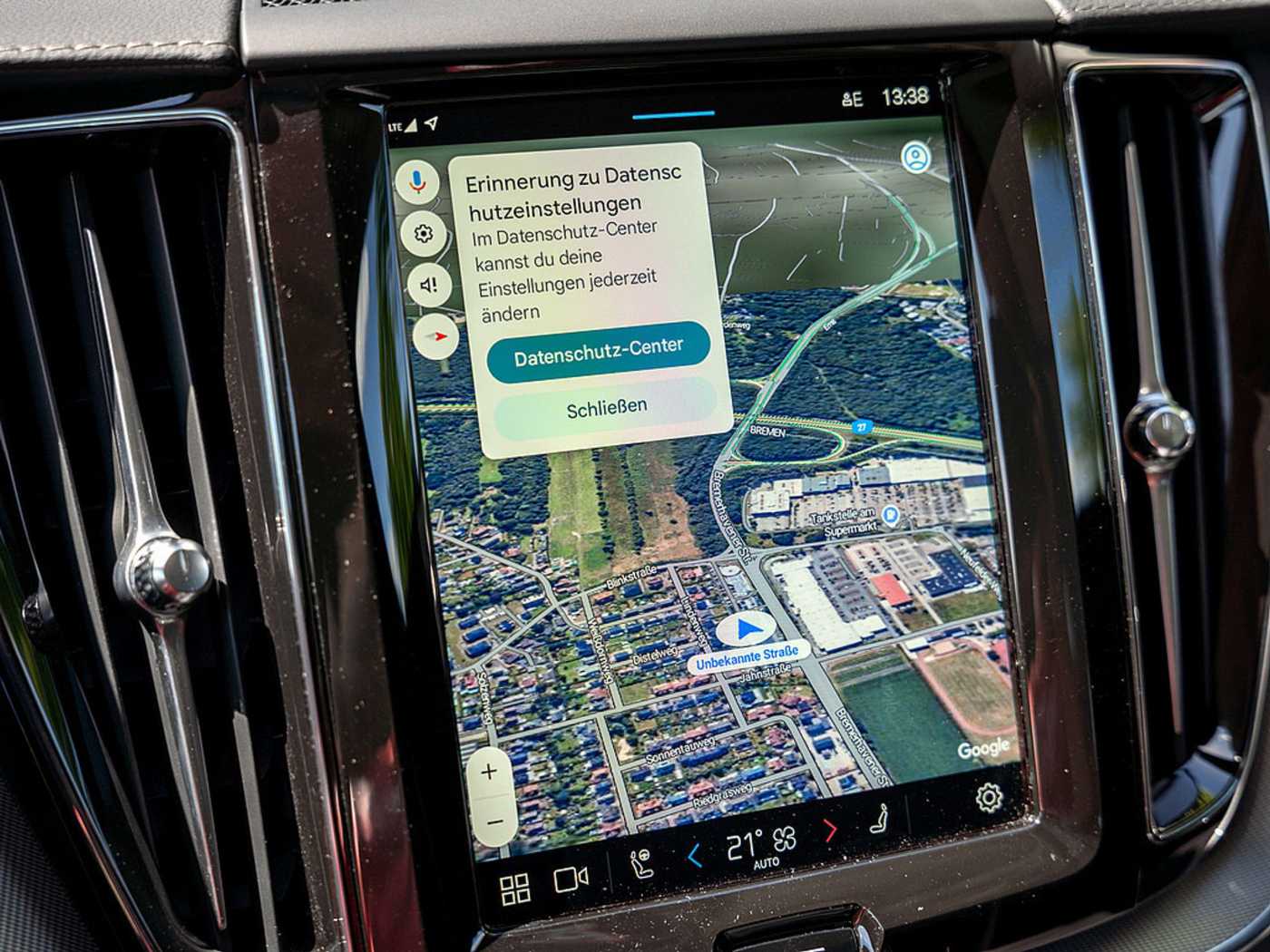 Volvo  T8 Ultra Dark Recharge Plug-In Hybrid AWD