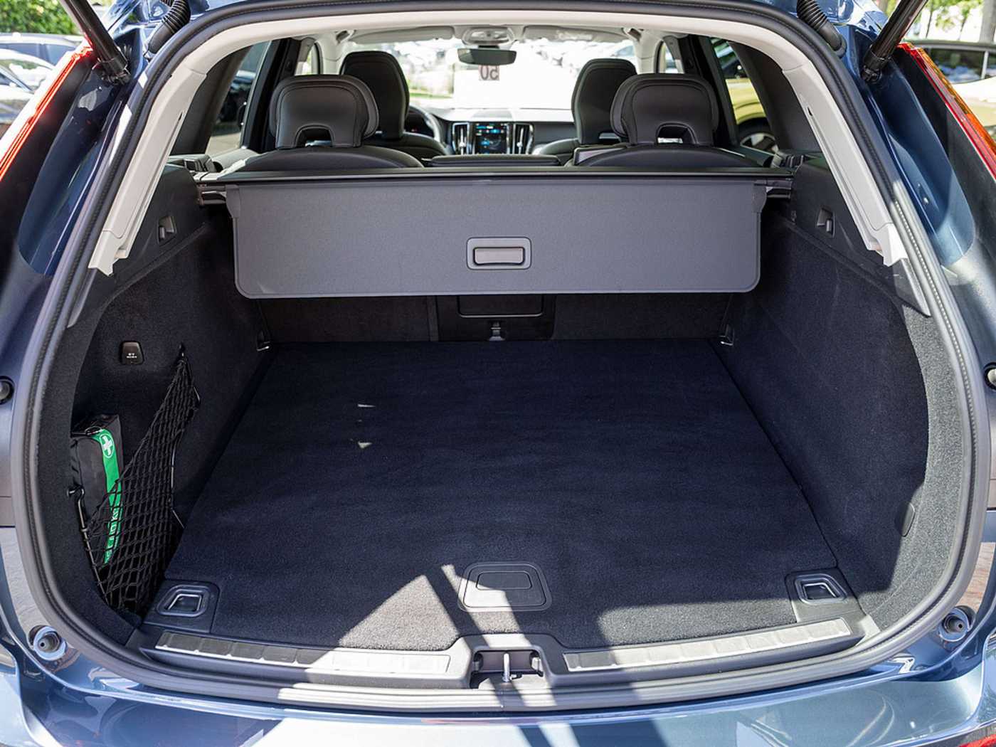 Volvo  T8 Ultra Dark Recharge Plug-In Hybrid AWD