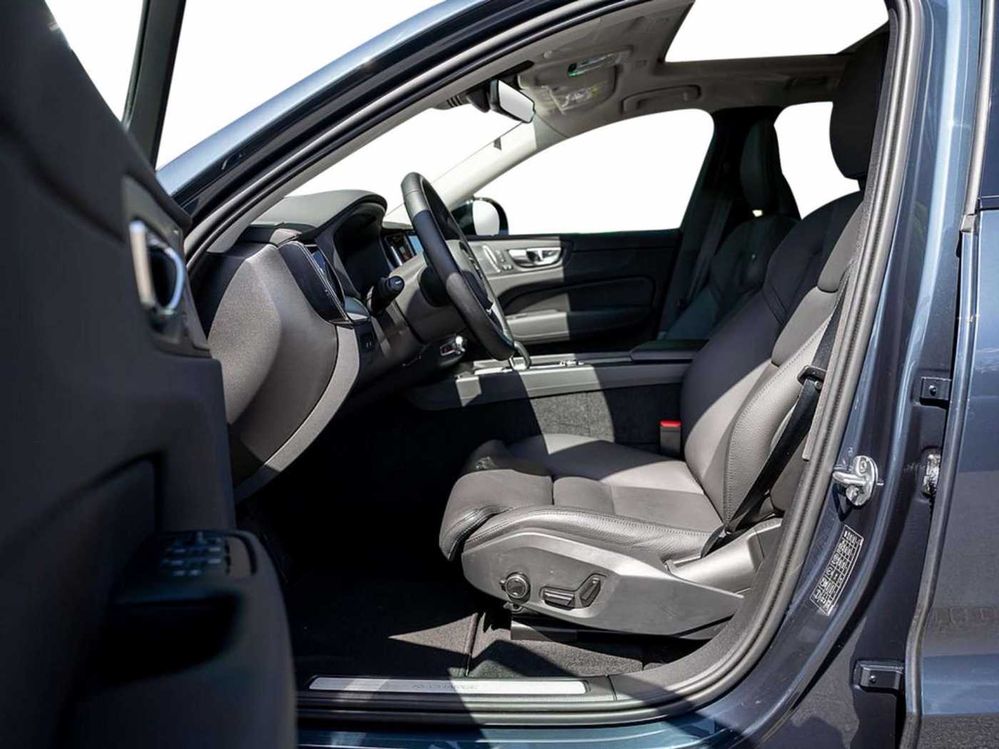 Volvo  T8 Ultra Dark Recharge Plug-In Hybrid AWD