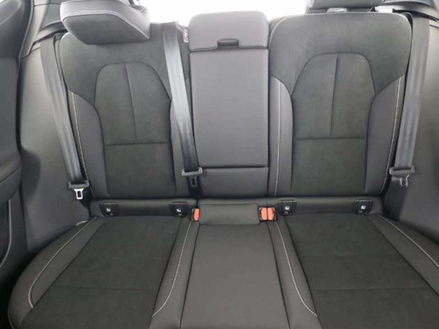 Volvo  B4 Plus Dark MEMORY ACC H/K