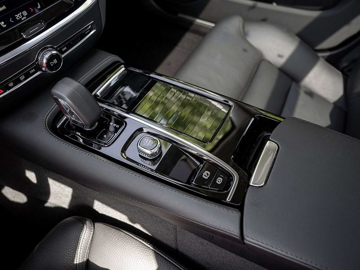 Volvo  T8 Ultimate Dark Recharge AWD PANO 360°