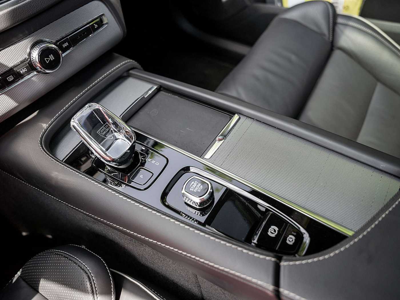 Volvo  T8 Plus Bright Recharge Plug-In Hybrid AWD