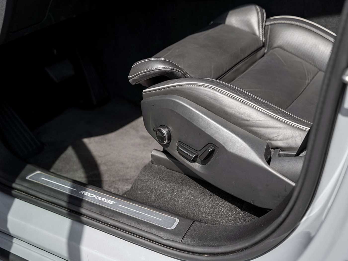 Volvo  T8 Plus Bright Recharge Plug-In Hybrid AWD