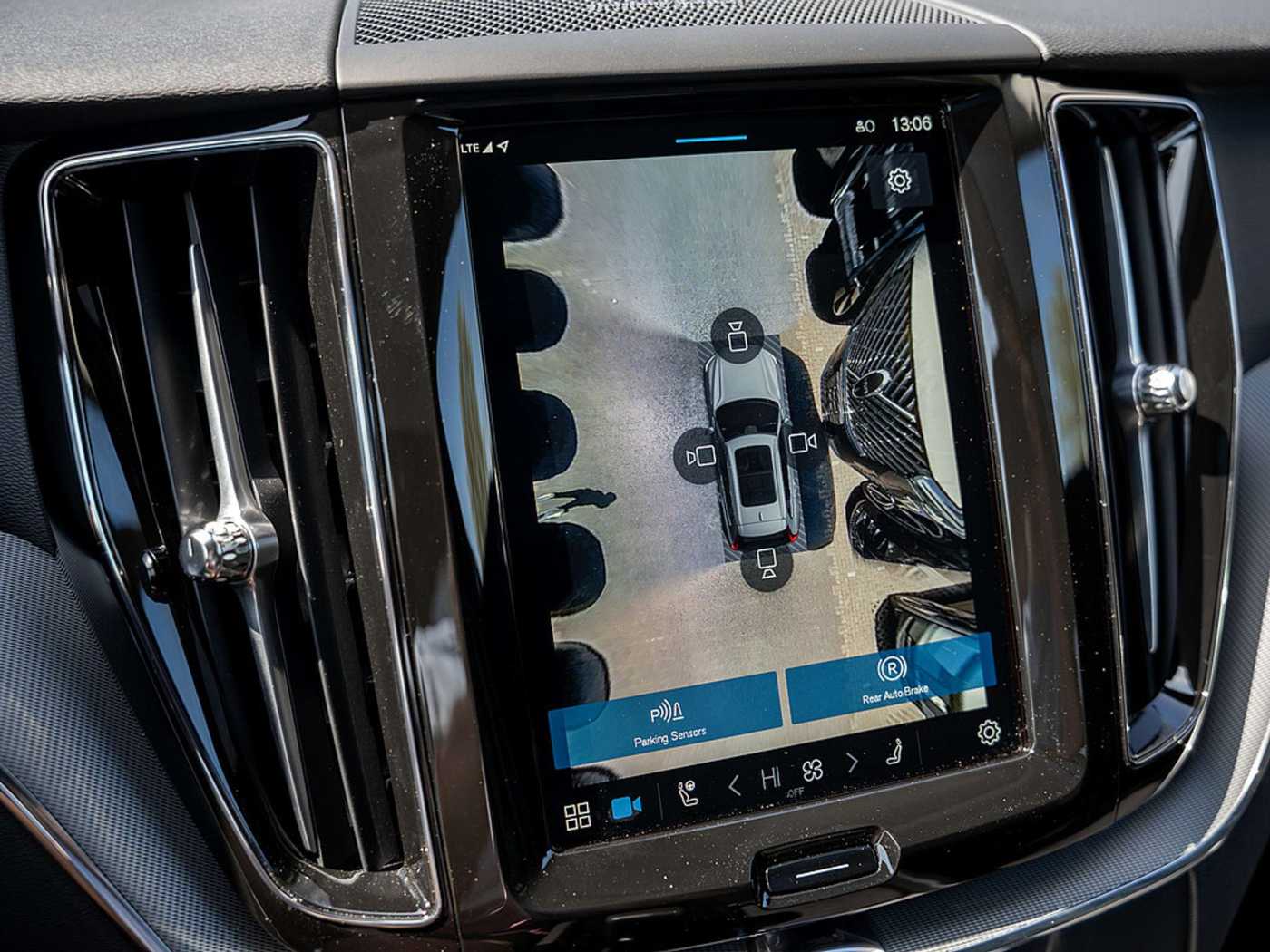 Volvo  T6 Plus Dark Recharge Plug-In Hybrid AWD