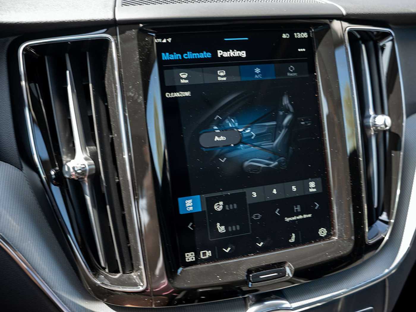 Volvo  T6 Plus Dark Recharge Plug-In Hybrid AWD