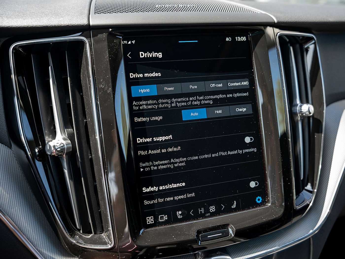 Volvo  T6 Plus Dark Recharge Plug-In Hybrid AWD