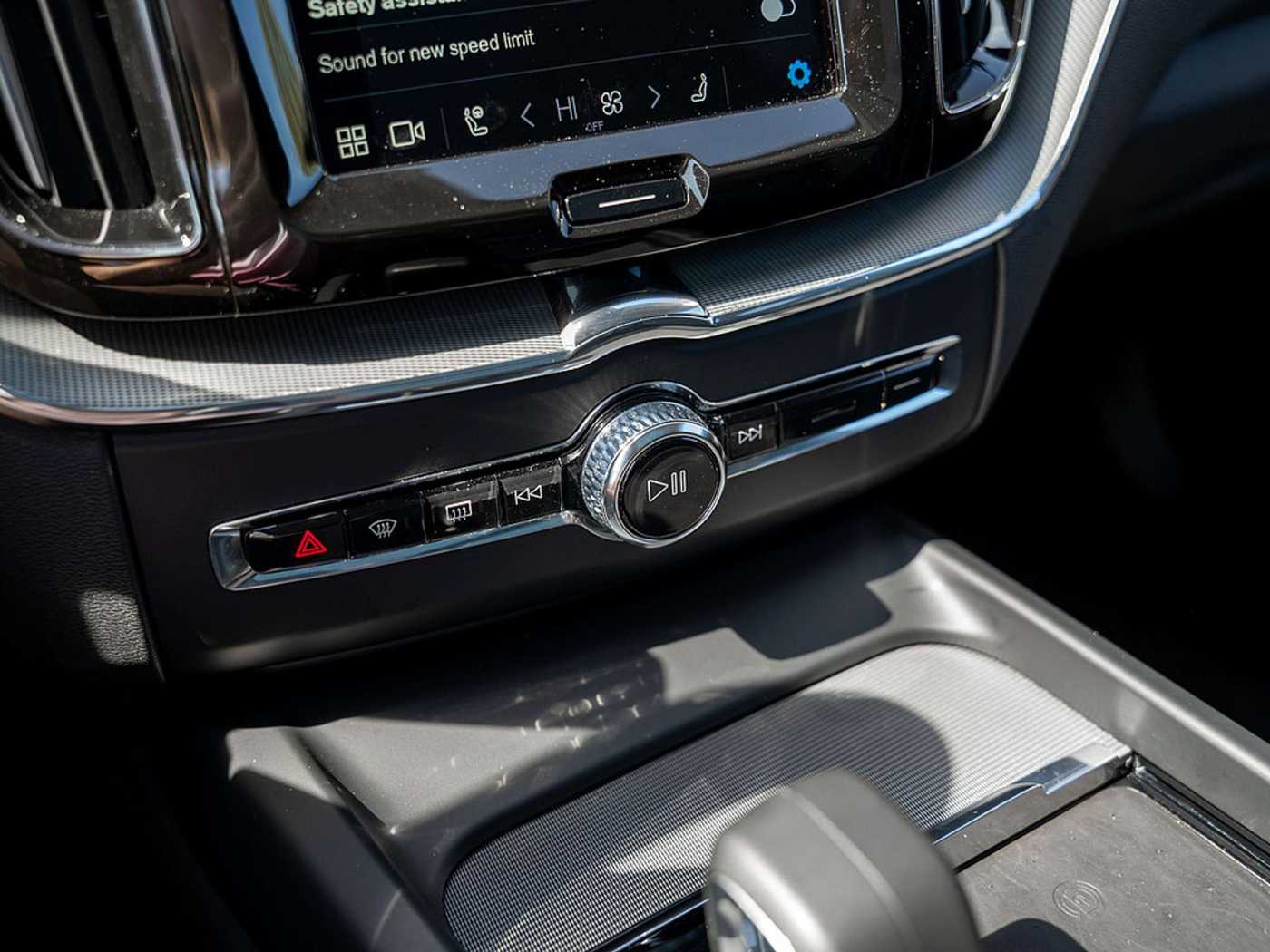 Volvo  T6 Plus Dark Recharge Plug-In Hybrid AWD
