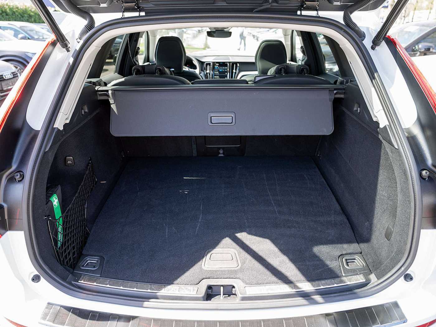 Volvo  T6 Plus Dark Recharge Plug-In Hybrid AWD
