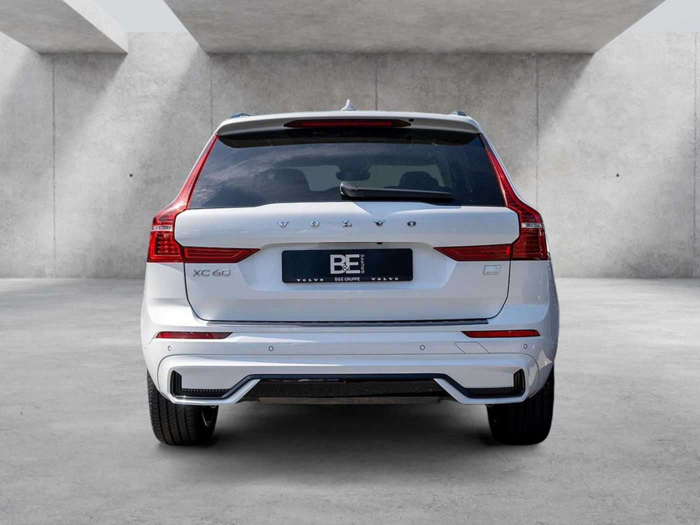 Volvo  T6 Plus Dark Recharge Plug-In Hybrid AWD