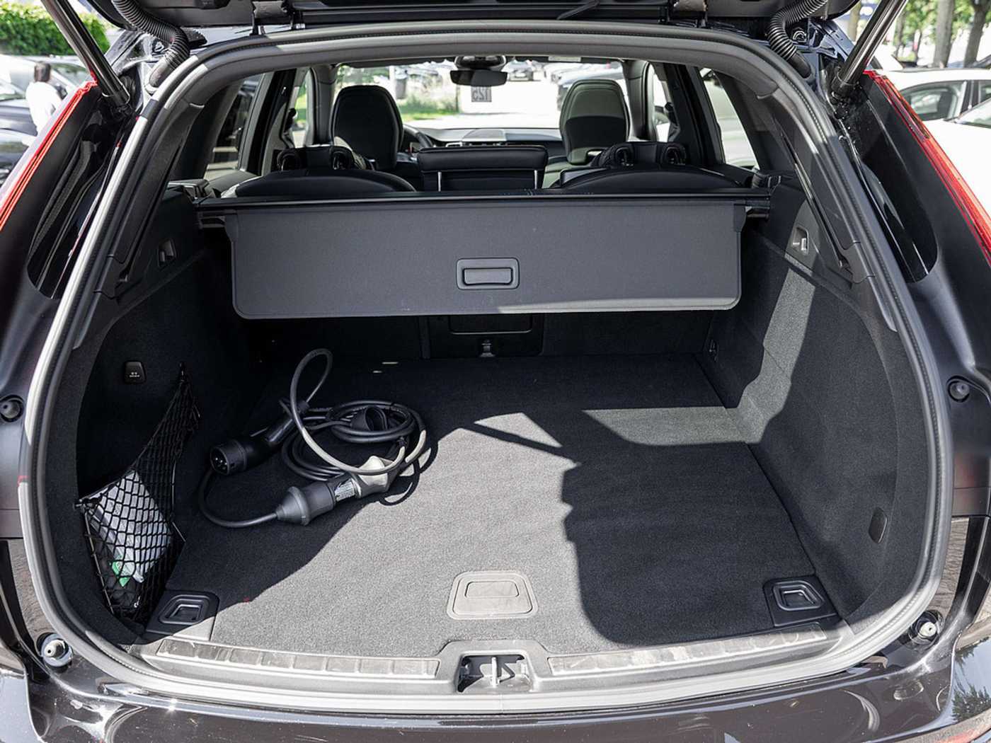 Volvo  T6 Plus Dark Recharge Plug-In Hybrid AWD