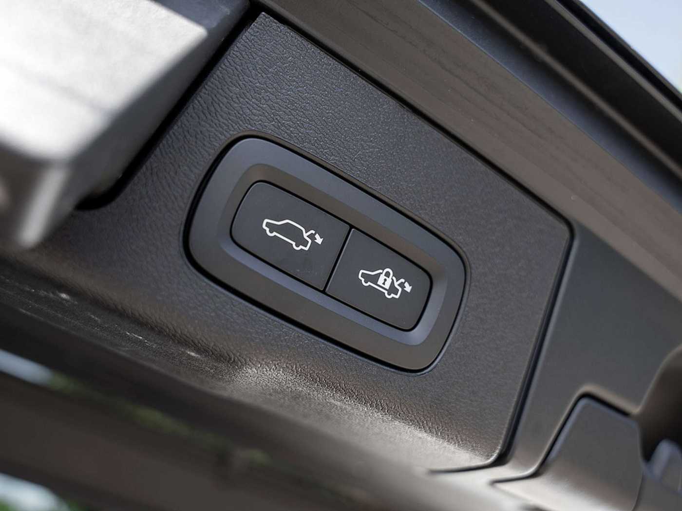 Volvo  T6 Plus Dark Recharge Plug-In Hybrid AWD