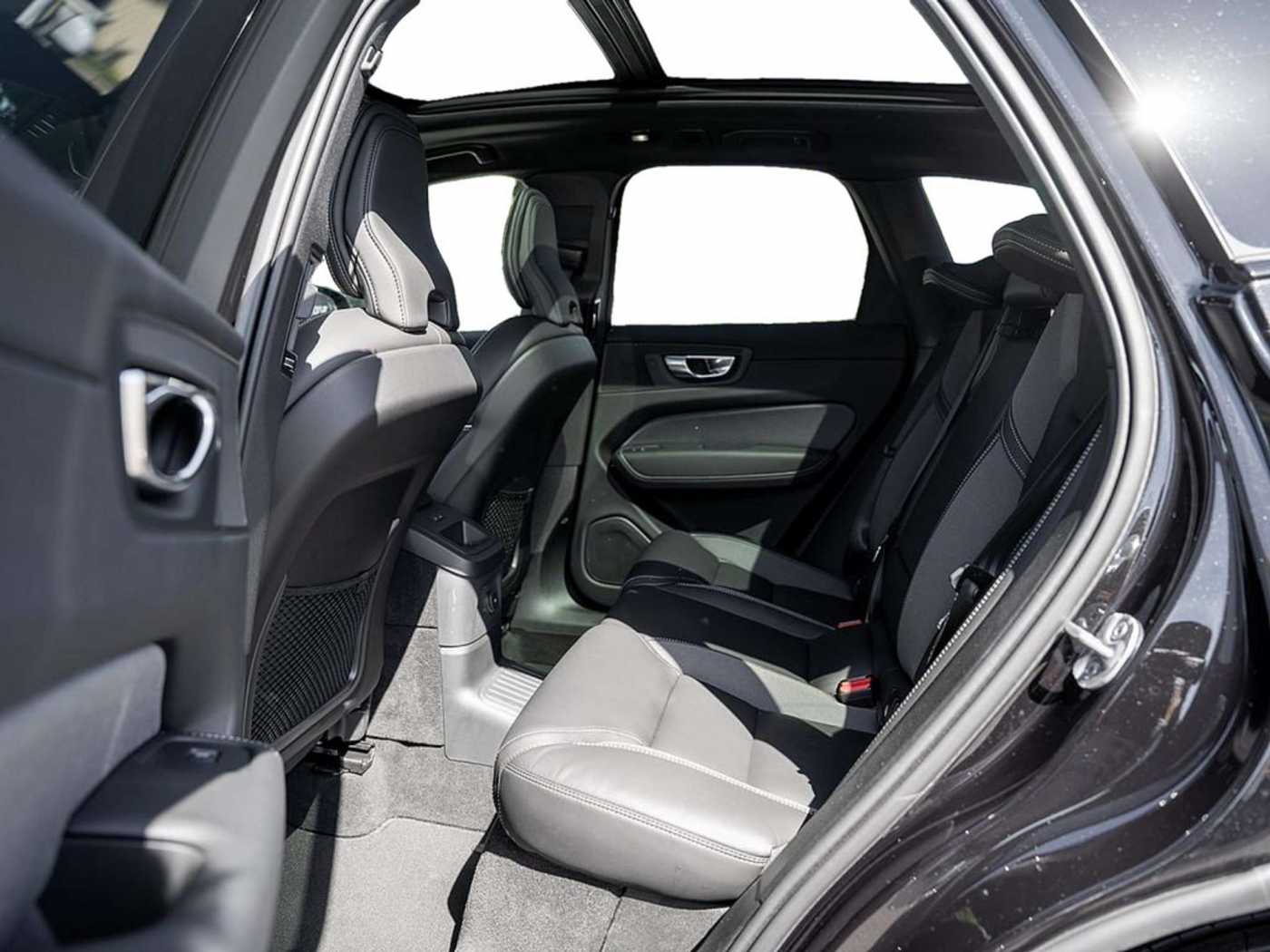 Volvo  T6 Plus Dark Recharge Plug-In Hybrid AWD