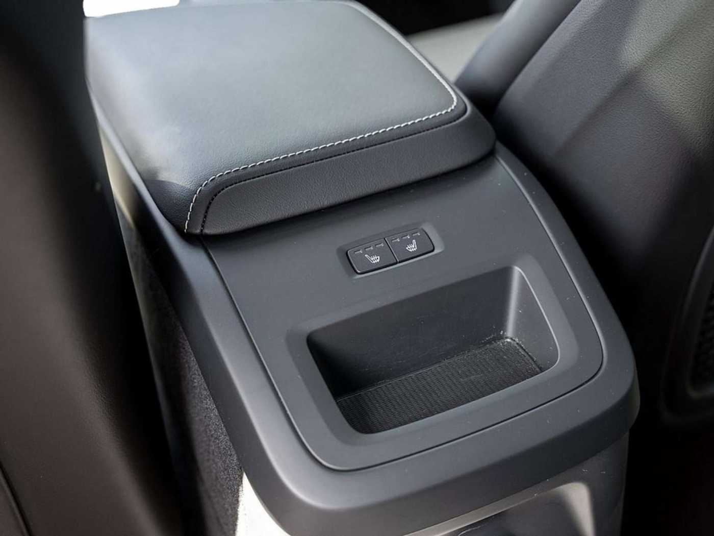 Volvo  T6 Plus Dark Recharge Plug-In Hybrid AWD