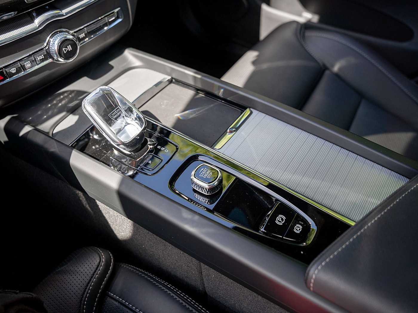 Volvo  T8 Plus Black Edition Recharge Plug-In Hybrid AWD