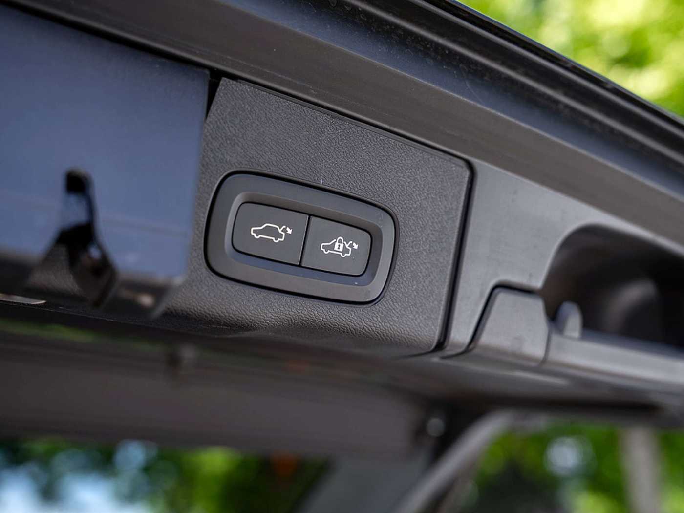 Volvo  T8 Plus Black Edition Recharge Plug-In Hybrid AWD