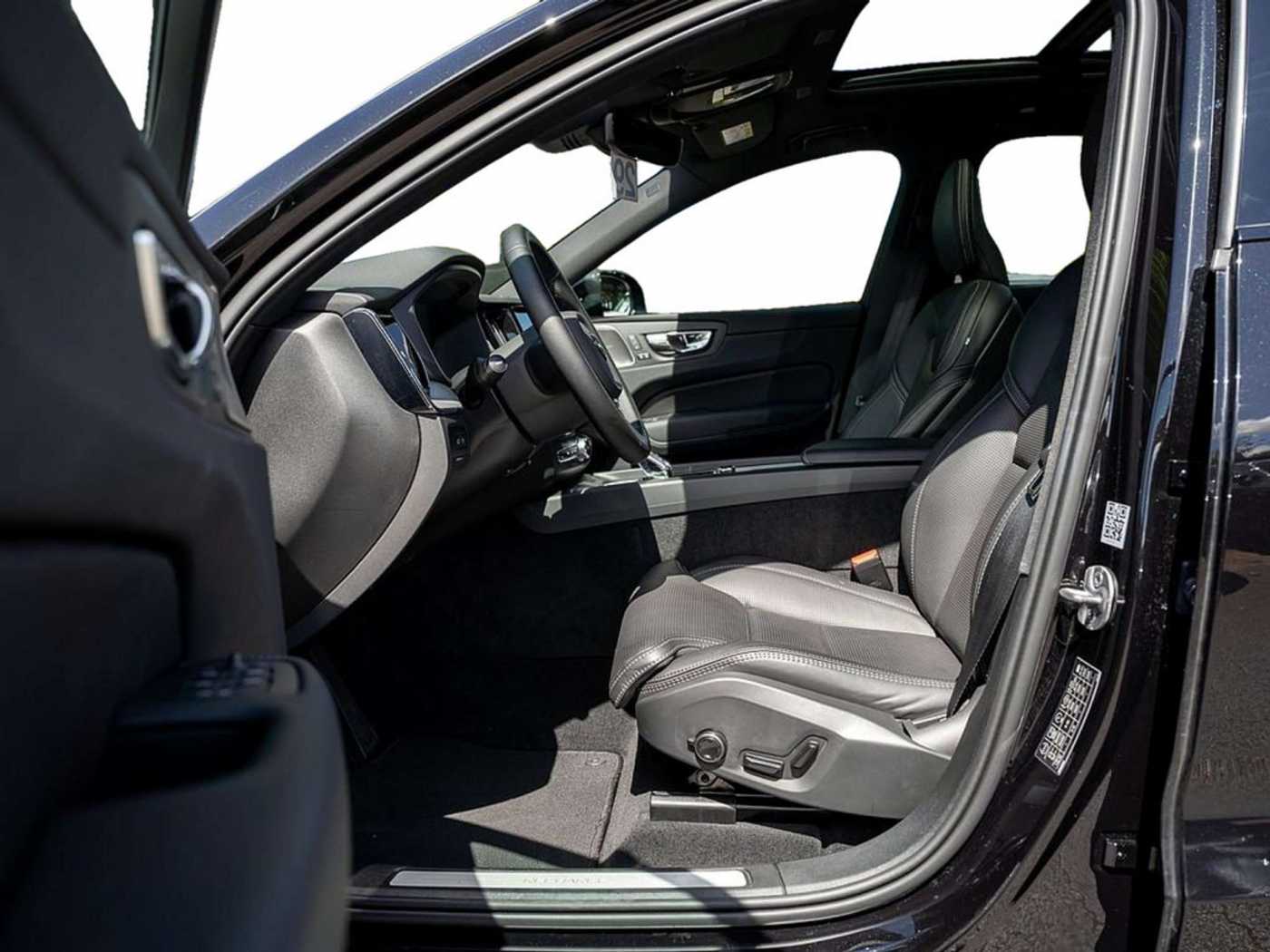 Volvo  T8 Plus Black Edition Recharge Plug-In Hybrid AWD