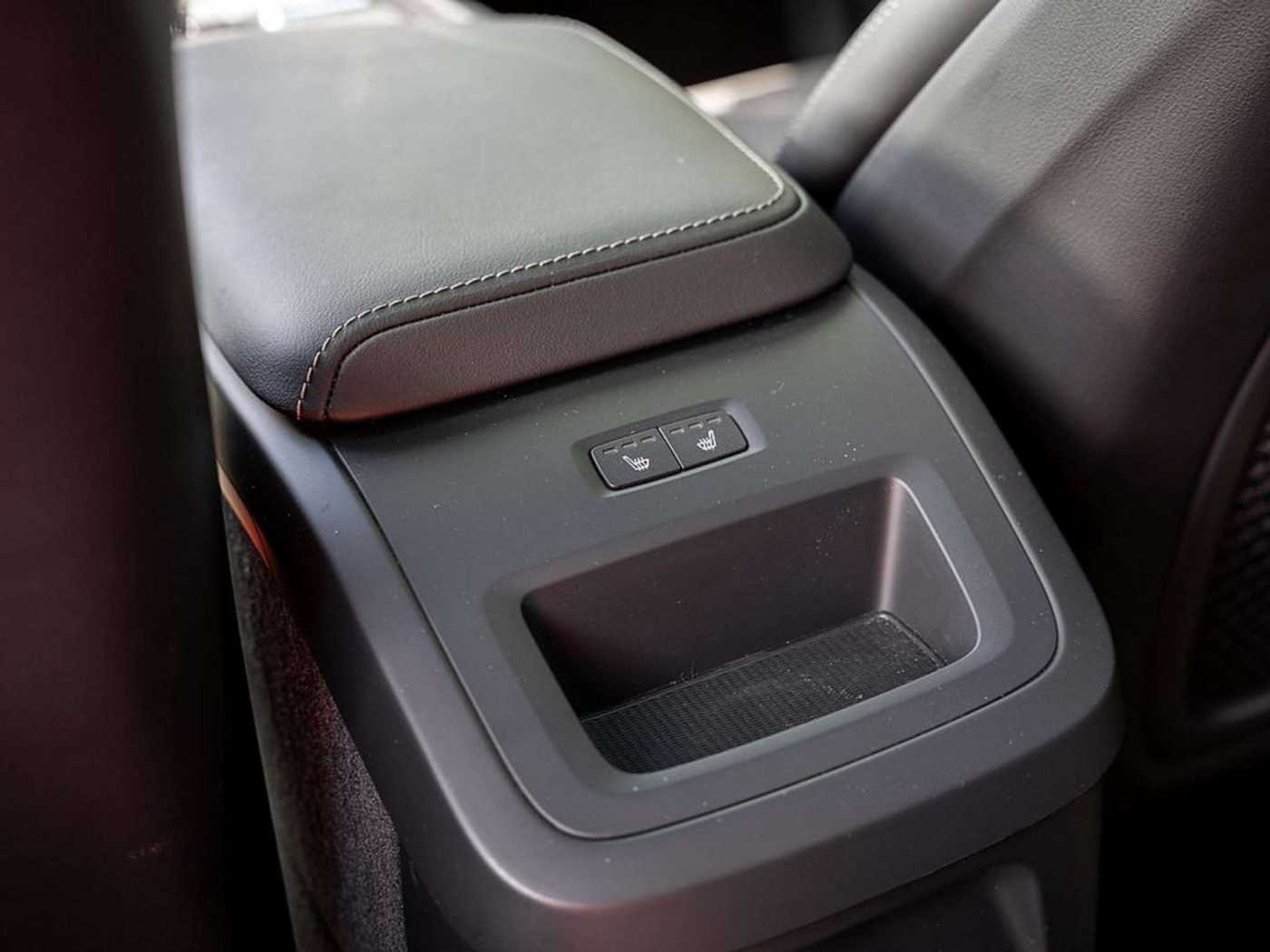 Volvo  T8 Plus Black Edition Recharge Plug-In Hybrid AWD
