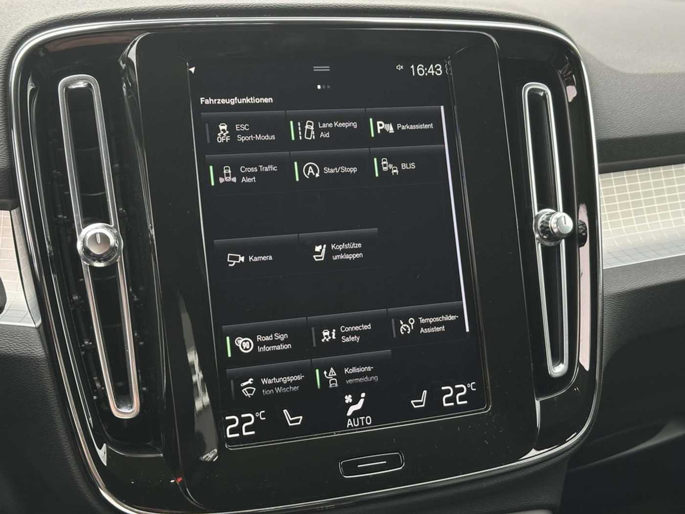 Volvo  T3 Momentum Pro KAMERA LEDER MEMORY AHK