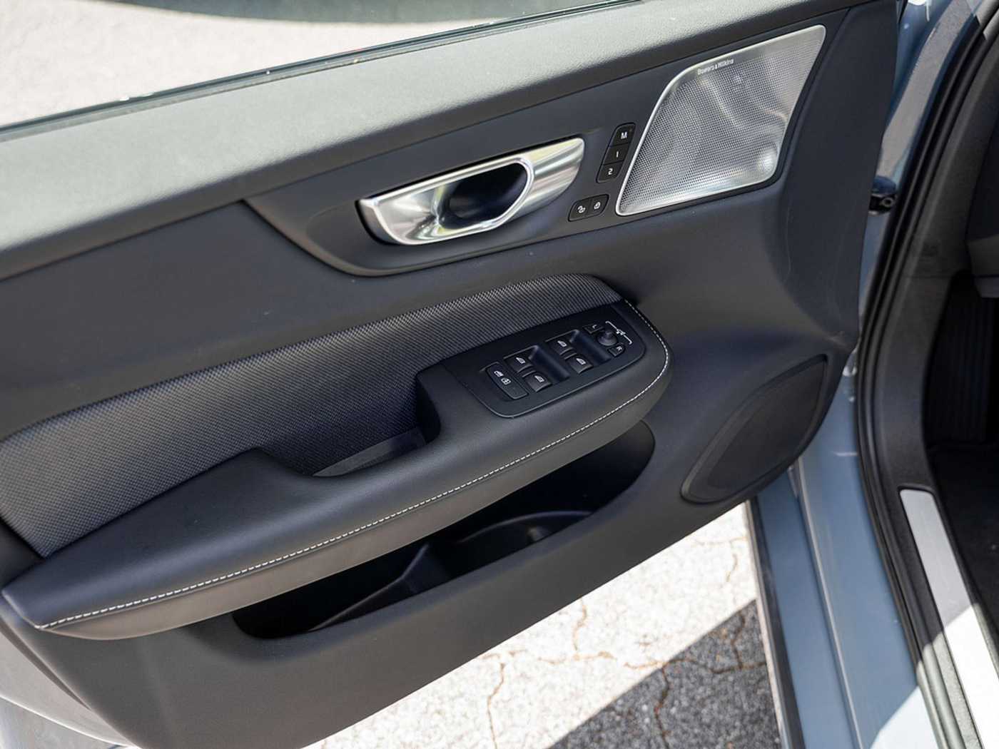 Volvo  T8 Ultimate Dark Recharge AWD HUD PANO