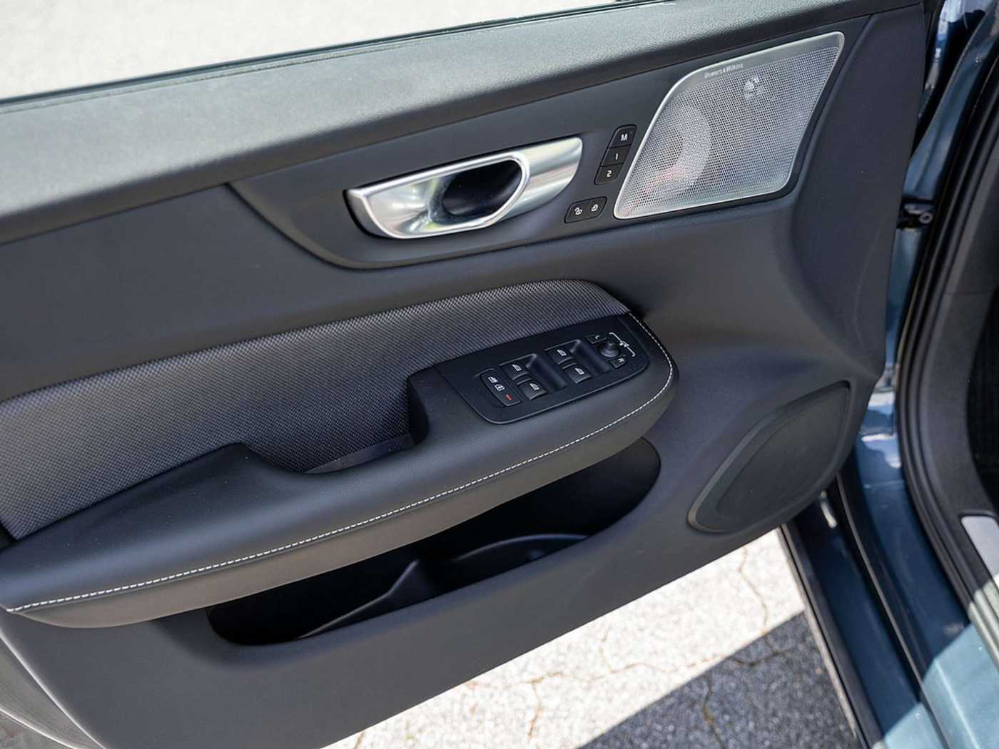 Volvo  T8 Ultimate Dark Recharge AWD HUD PANO