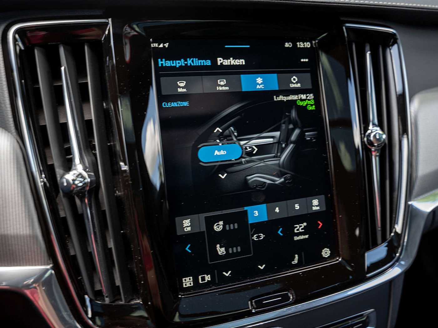 Volvo  Recharge T6 AWD R-Design