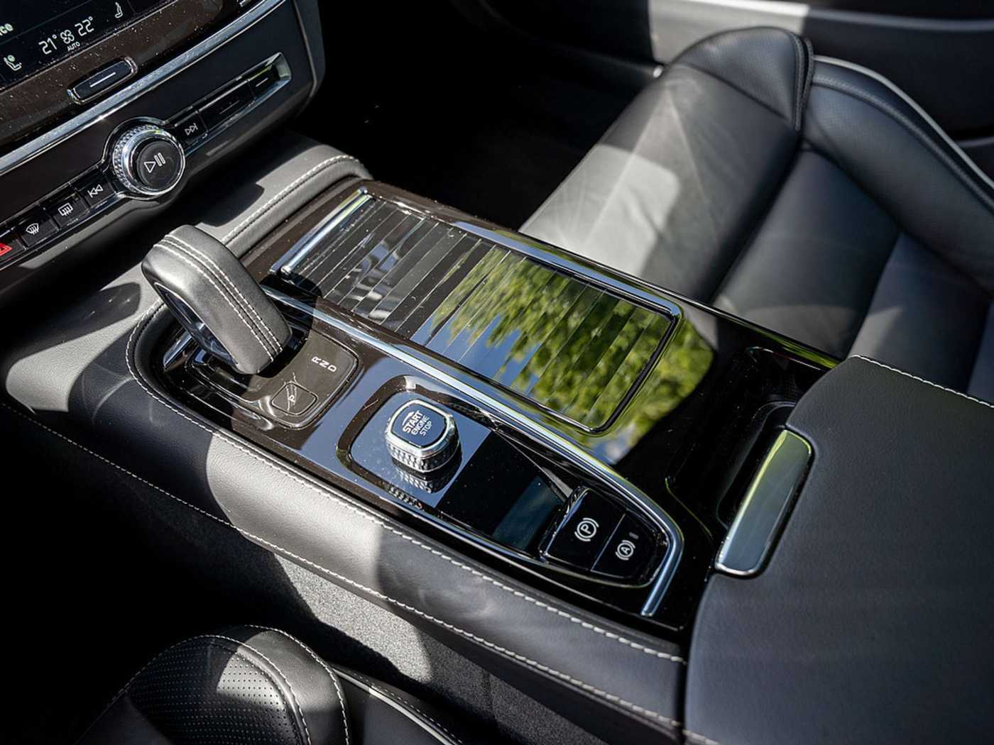 Volvo  Recharge T6 AWD R-Design