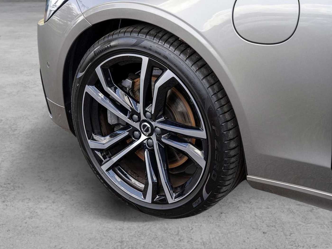 Volvo  Recharge T6 AWD R-Design