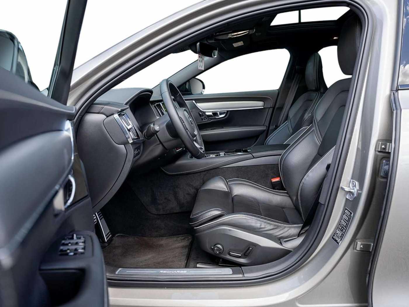 Volvo  Recharge T6 AWD R-Design