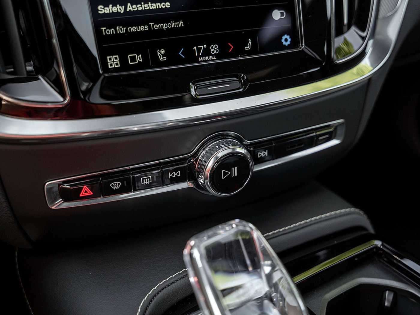 Volvo  T8 Ultimate Dark Recharge AWD STANDHZ B&W