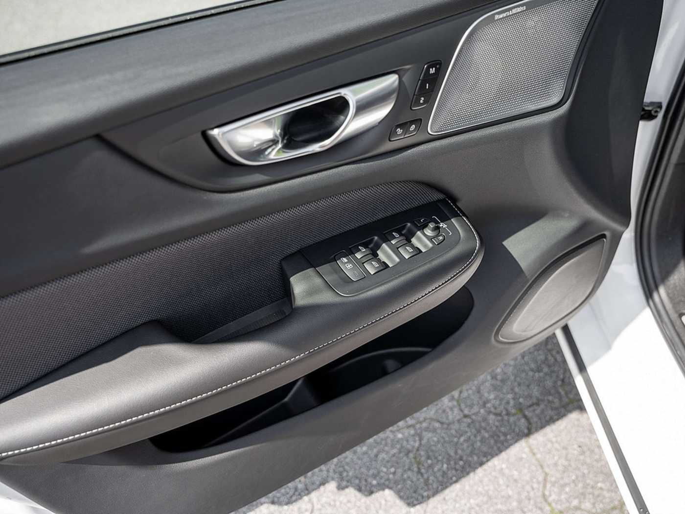 Volvo  T8 Ultimate Dark Recharge AWD STANDHZ B&W